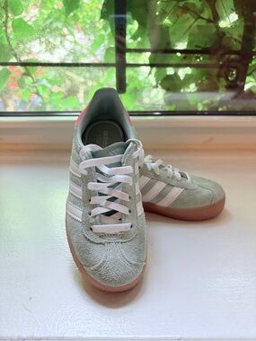 Mint/Pink Little Girls Gazelles (US11, EU 28.5)